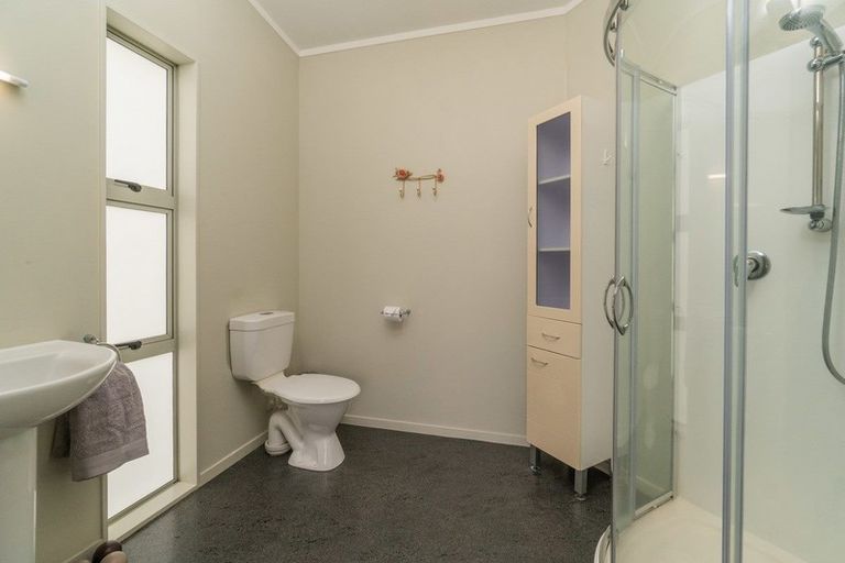 Photo of property in 7 Empressa Heights, Helensville, 0800