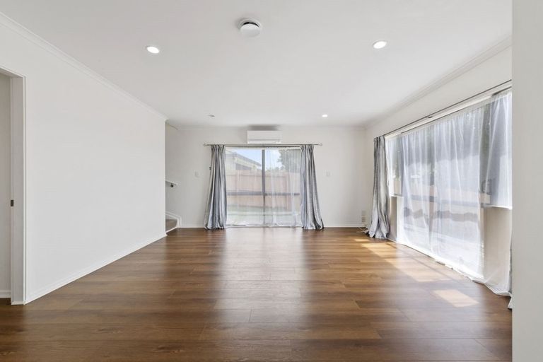 Photo of property in 27 Mt Lebanon Crescent, The Gardens, Auckland, 2105