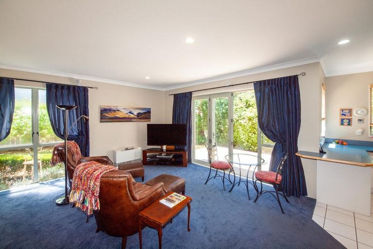 Photo of property in 19 Chippenham Grove, Churton Park, Wellington, 6037
