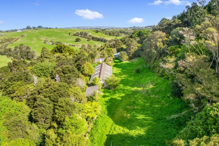 Photo of property in 28 Griggs Road, Whitford, Howick, 2571