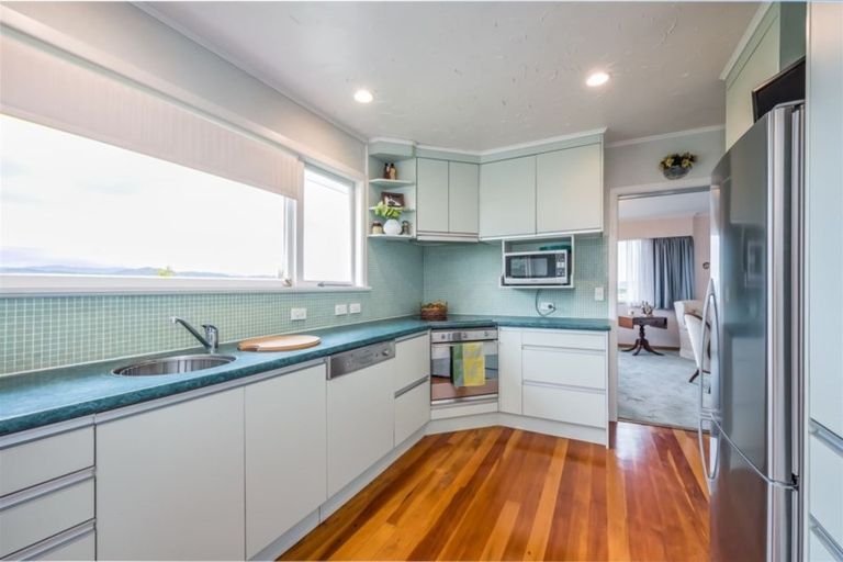 Photo of property in 18 Magnolia Grove, Maungaraki, Lower Hutt, 5010