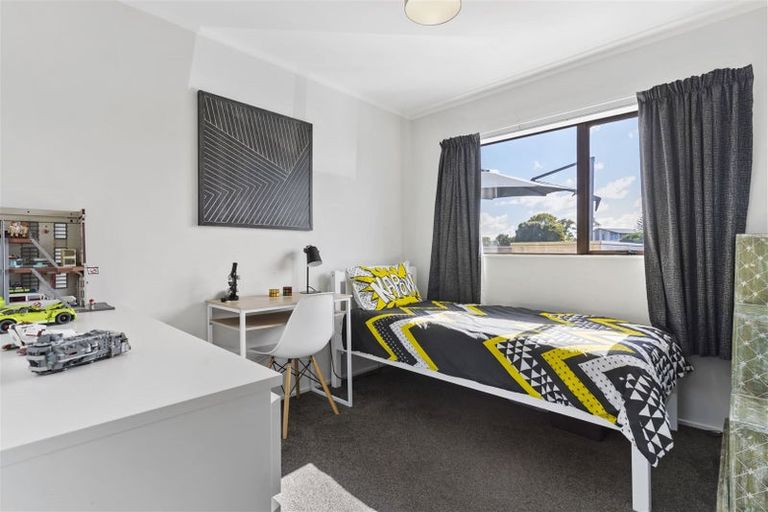 Photo of property in 1/8 Brookfield Road, Te Atatu Peninsula, Auckland, 0610