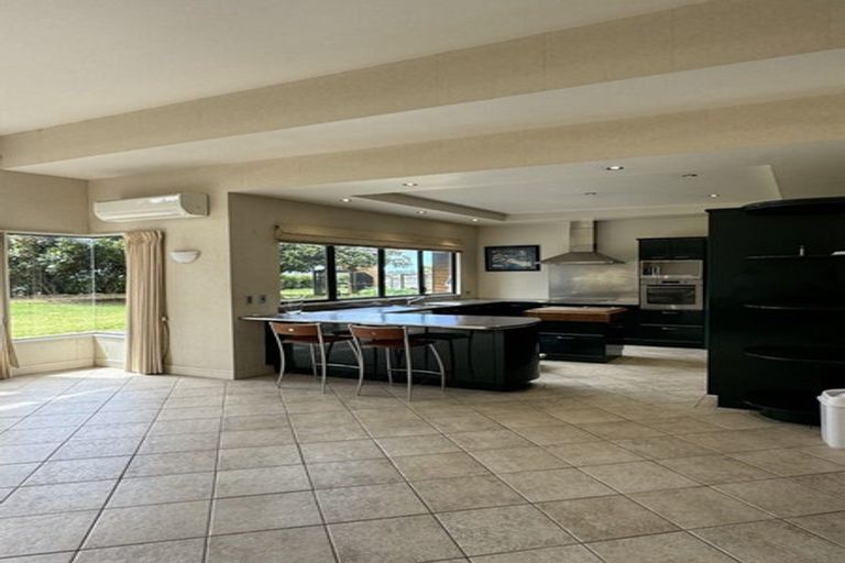 Photo of property in 115 Station Road, Kumeu, 0891
