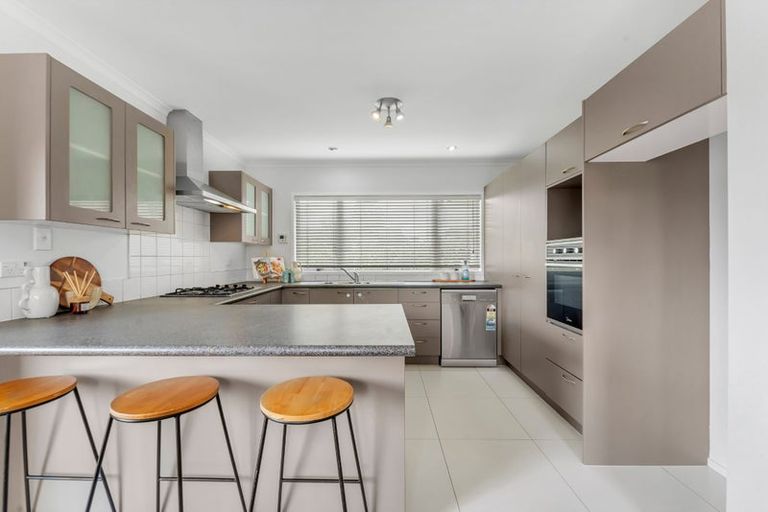 Photo of property in 1 Luna Place, Henderson, Auckland, 0612