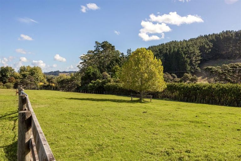 Photo of property in 883 Peak Road, Helensville, 0875