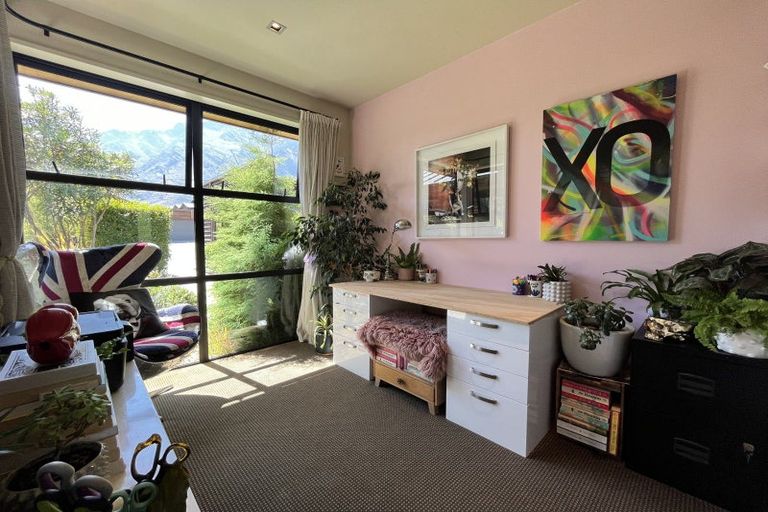 Photo of property in 1 Buckler Court, Jacks Point, Queenstown, 9371