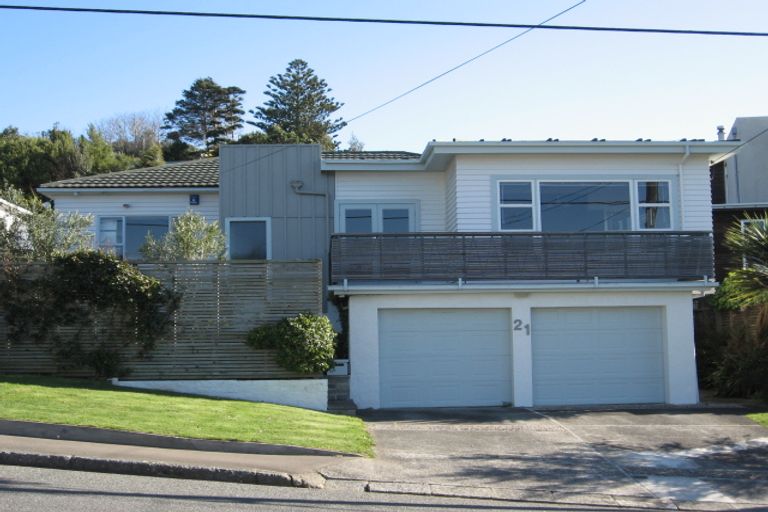 Photo of property in 21 Homewood Crescent, Karori, Wellington, 6012