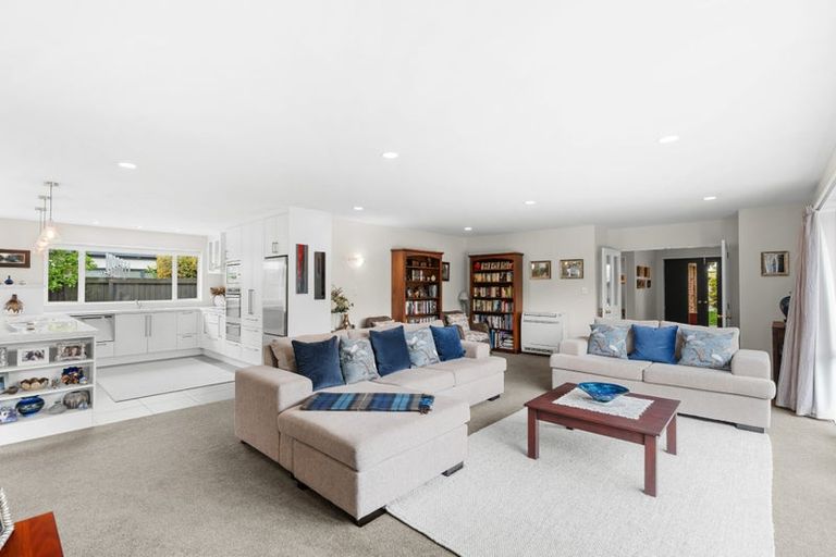 Photo of property in 12 Chesterfield Mews, Russley, Christchurch, 8042