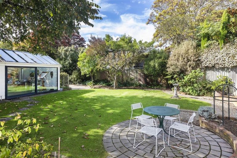 Photo of property in 8 Waiwetu Street, Fendalton, Christchurch, 8052