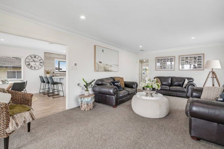 Photo of property in 42 Albatross Road, Red Beach, 0932