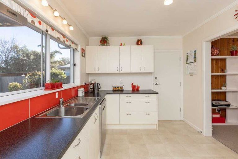 Photo of property in 41 James Foley Avenue, Pirimai, Napier, 4112