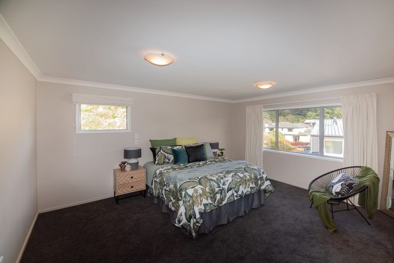 Photo of property in 8 Sedgley Grove, Churton Park, Wellington, 6037