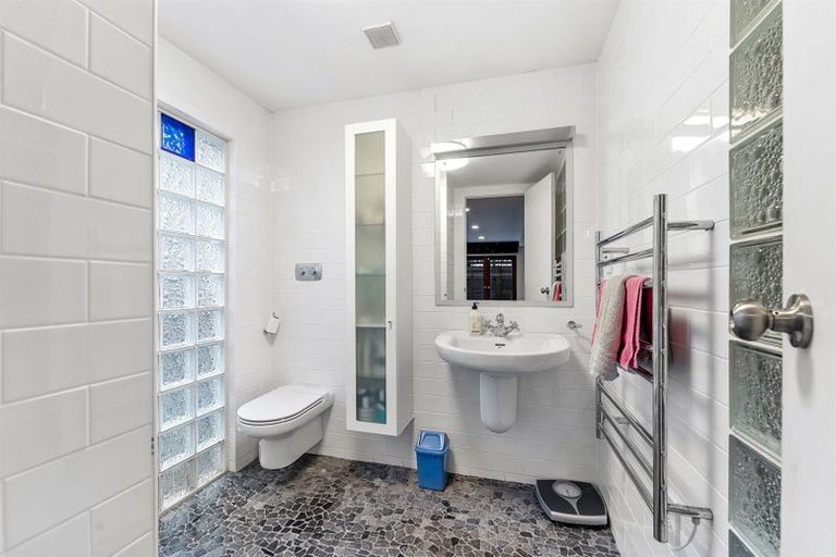 Photo of property in 1 Heathcote Road, Castor Bay, Auckland, 0620