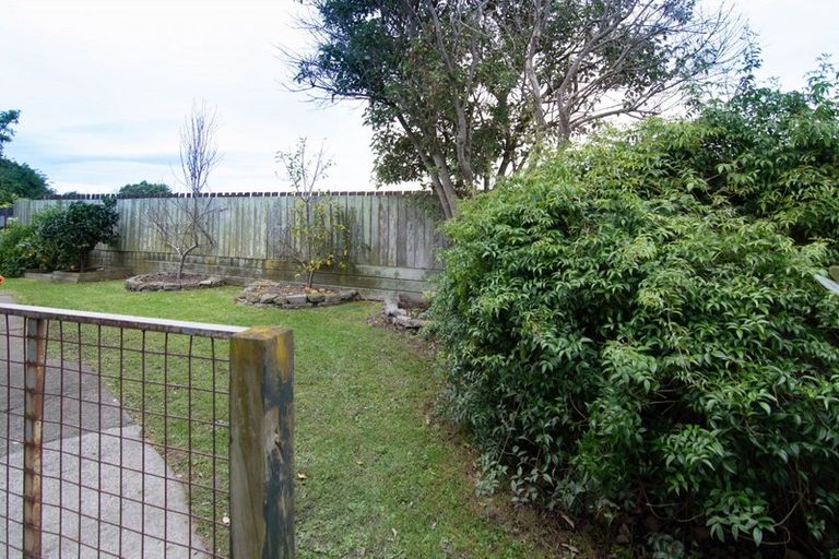 Photo of property in 18 Montrose Place, Takaro, Palmerston North, 4412