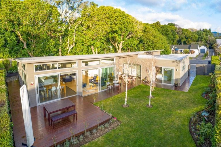 Photo of property in 74 Nimmo Avenue East, Waikanae, 5036