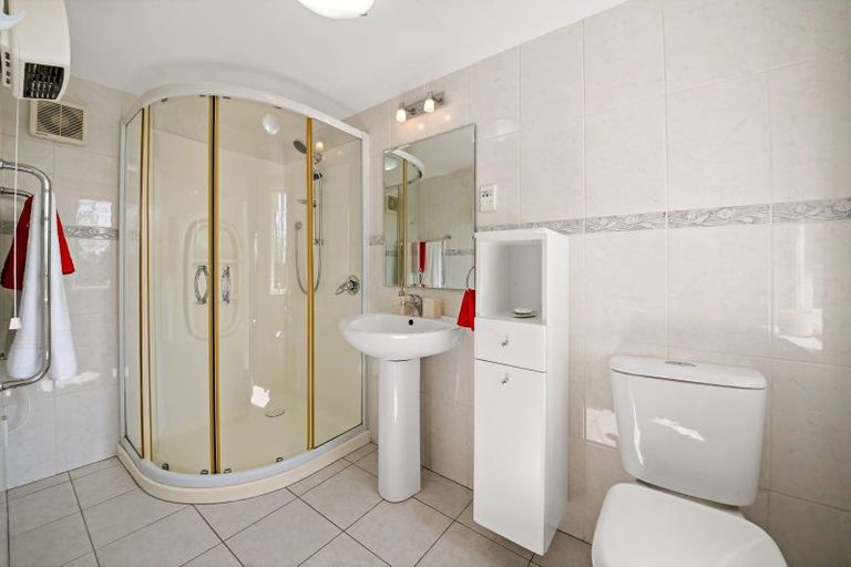 Photo of property in 28 Griggs Road, Whitford, Howick, 2571