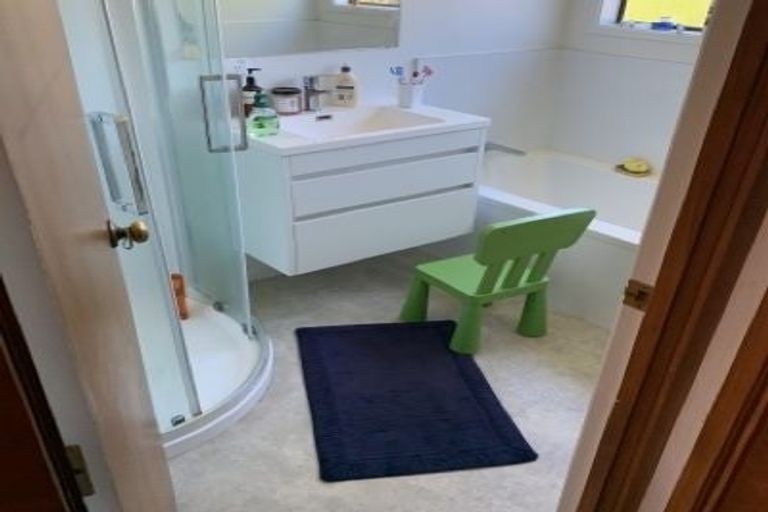 Photo of property in 4/18a Neal Avenue, Glenfield, Auckland, 0629