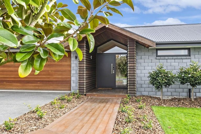 Photo of property in 5 Simms Lane, West Melton, 7618