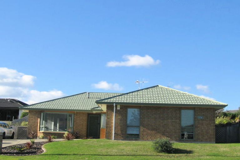 Photo of property in 33 Guildford Drive, Paraparaumu, 5032