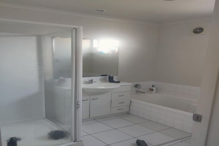 Photo of property in 30 Bruce Pulman Drive, Takanini, 2112