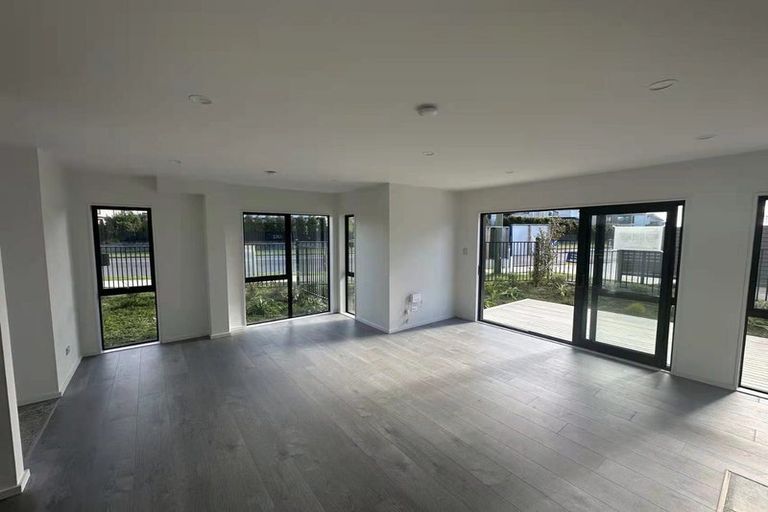 Photo of property in 1 Dotterel Place, Westgate, Auckland, 0614