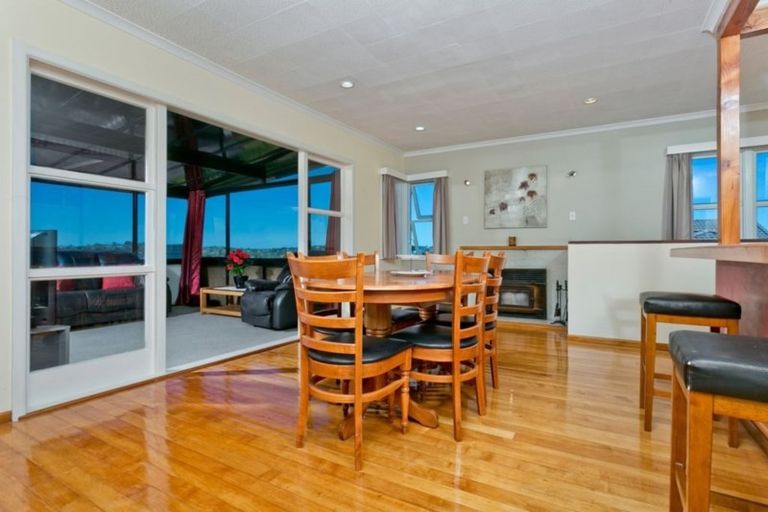 Photo of property in 86 Carlisle Road, Browns Bay, Auckland, 0632