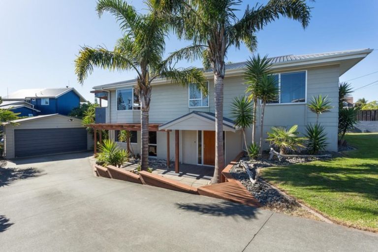 Photo of property in 1097 Papamoa Beach Road, Papamoa Beach, Papamoa, 3118