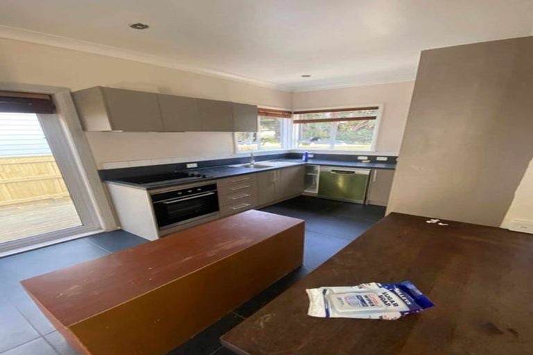 Photo of property in 22 Hampton Hill Road, Tawa, Wellington, 5028