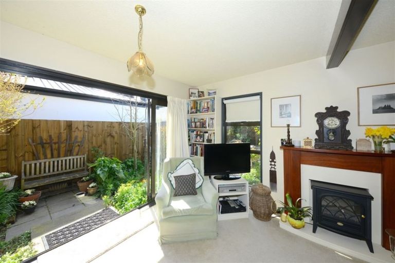 Photo of property in 2/88 Abberley Crescent, St Albans, Christchurch, 8014