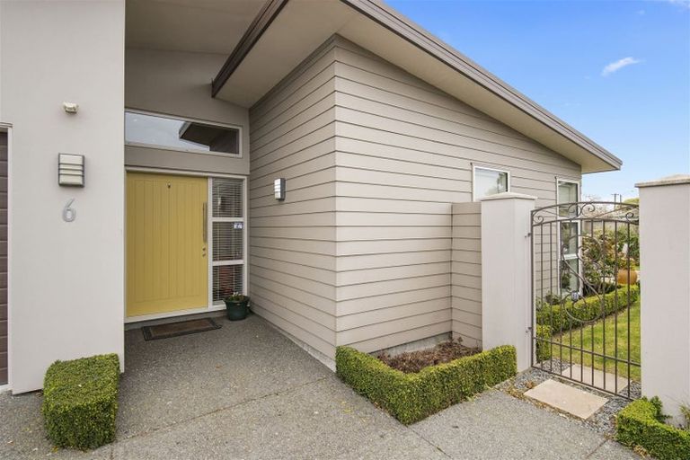 Photo of property in 6 Federer Lane, Bishopdale, Christchurch, 8053