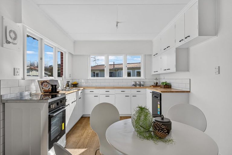 Photo of property in 17 Philip Street, Carterton, 5713