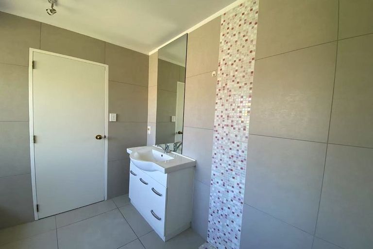 Photo of property in 60 Vintage Drive, Henderson, Auckland, 0612