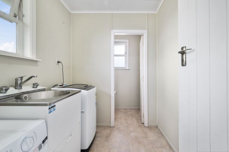 Photo of property in 2 Tapsell Road, Fairy Springs, Rotorua, 3015