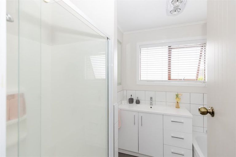 Photo of property in 54 Morrow Avenue, St Andrews, Hamilton, 3200