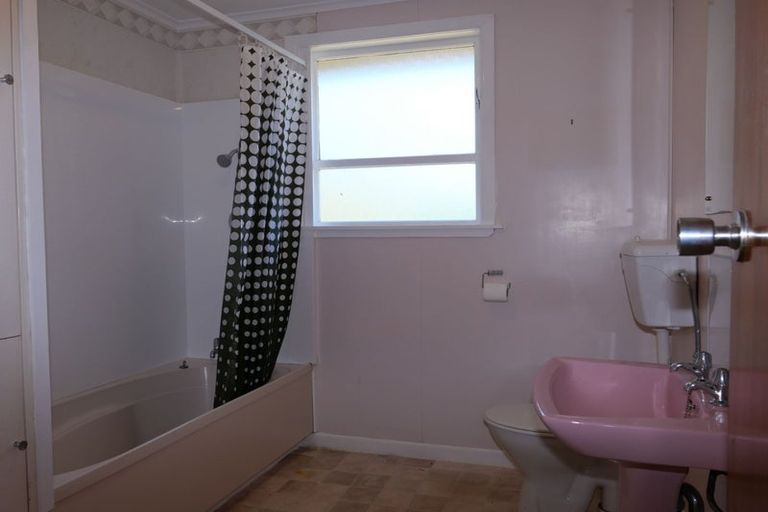 Photo of property in 100 Ruapehu Street, Paraparaumu, 5032