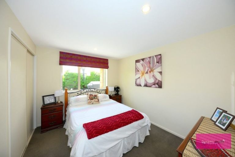 Photo of property in 21 Willowview Drive, Redwood, Christchurch, 8051