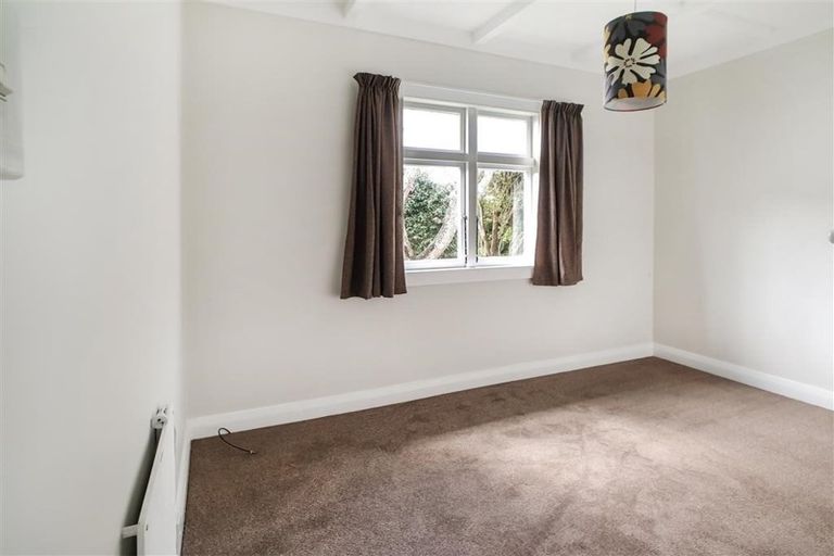 Photo of property in 16 Fruitvale Road, New Lynn, Auckland, 0600
