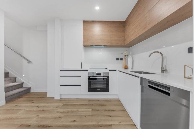 Photo of property in 98a Royal Road, Massey, Auckland, 0614