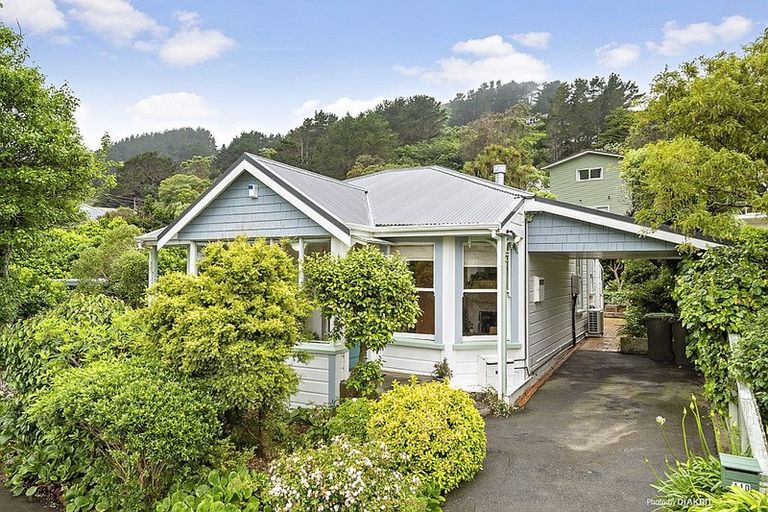 Photo of property in 110 Parkvale Road, Karori, Wellington, 6012