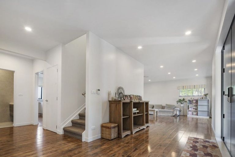 Photo of property in 4a Hilton Close, Fairview Heights, Auckland, 0632