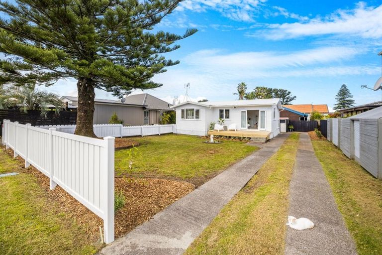 Photo of property in 3 Elizabeth Street, Orewa, 0931