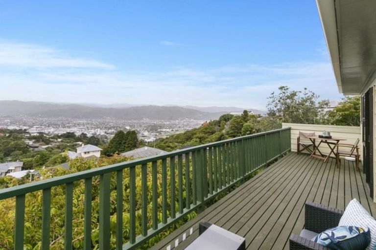 Photo of property in 31 Wisteria Grove, Maungaraki, Lower Hutt, 5010