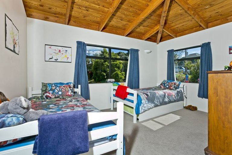 Photo of property in 2/182 Queen Street, Northcote Point, Auckland, 0627