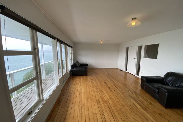 Photo of property in 54 Fortification Road, Karaka Bays, Wellington, 6022