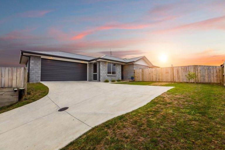 Photo of property in 18 Sharman Place, Pyes Pa, Tauranga, 3112