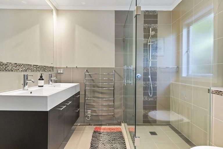 Photo of property in 145 Shakespeare Road, Milford, Auckland, 0620