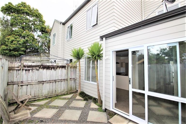 Photo of property in 17/30 John Jennings Drive, Oteha, Auckland, 0632