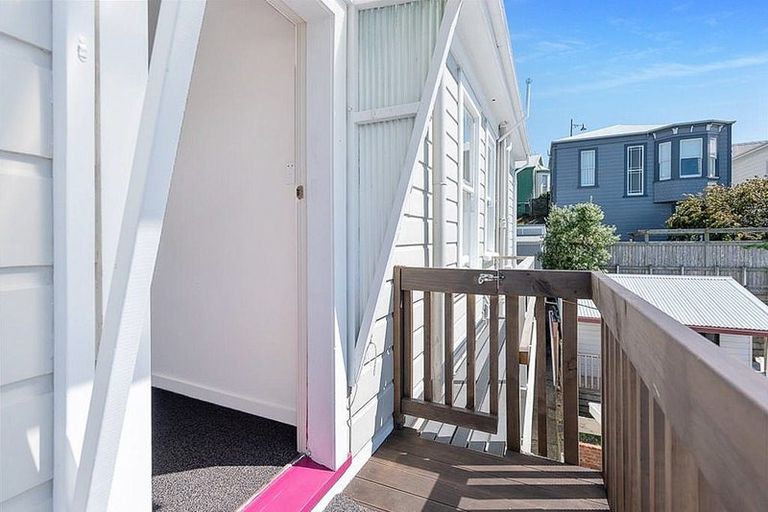 Photo of property in 4a/8 Howard Street, Mount Cook, Wellington, 6021