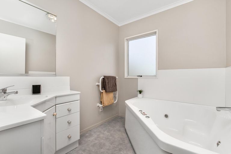 Photo of property in 30a Wellington Street, Pukekohe, 2120