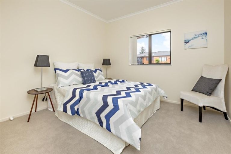 Photo of property in 2 Derryveagh Lane, Weymouth, Auckland, 2103